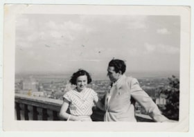Tola and Avrum Feigenbaum at the Mount-Royal belvedere