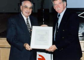 Morrie Konick presenting a letter of recognition to Fred Grainger for his work on the Ottawa Jewish (Bulletin) Heritage Database.