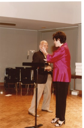Ruth Berger with Saul Goldfarb at an Ottawa Jewish Community Foundation event.