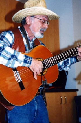 Musical performer amd Creative Connections program at the Soloway Jewish Community Centre (3 photos).