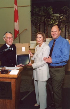 Norman Lesh and two unidentified people at an Ottawa Jewish Community Foundation award ceremony.