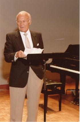 Saul Goldfarb at an Ottawa Jewish Community Foundation event.