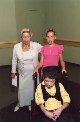 Edna Goldfarb, Davina Finn, and Jordan Finn at an Ottawa Jewish Community Foundation event.