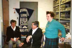 Inez Zelikovitz, Louis Goldstein, and Sylvia Kershman during the Ottawa Jewish Archives open house for donors and volunteers.