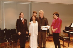 Lewis Auerbach, Ruth Berger, Pinchas Zuckerman, and two unidentified people at an Ottawa Jewish Community Foundation event.