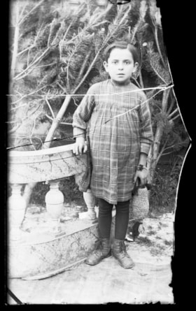 STARKMAN, Peril - Ukrainian Jewish orphan case file (the file includes a photo scanned from a damaged glass negative)