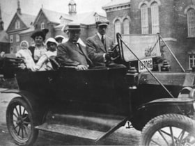 Roberval,Quebec/ Israel ORENSTEIN & family in car.