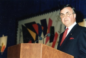The Right Honourable John Ramon Hnatyshyn speaking at a podium