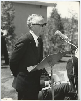Unknown man speaking at Yom Hashoa, May 6 1979