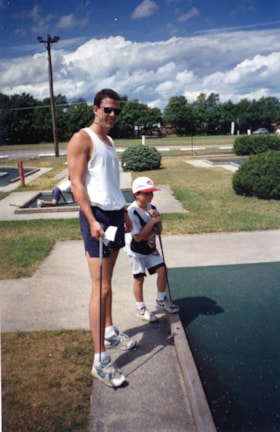8 photos of younger children playing minigolf