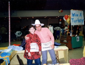Lynn Gillman and Howard Grant at the Ottawa Hadassah-Wizo Bazaar.