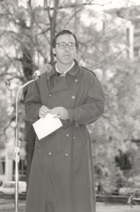Speaker Micheal Shelew at a Solidarity Rally for Syrian Jewry.
