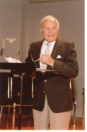 Saul Goldfarb giving a speech at an Ottawa Jewish Community Foundation annual general meeting.