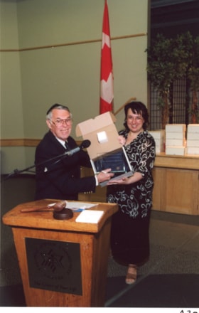 Norman Lesh with an unidentified woman at an Ottawa Jewish Community Foundation award ceremony.