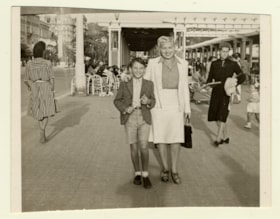 Maurice Shenkier and his mother on Promenade des Anglais