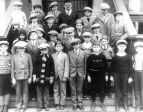 Bernard Lifshitz's Talmud Torah class standing on the steps of the Ottawa Talmud Torah building at 124 George Street.