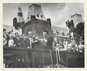 Lou Zablow speaks at Holocaust rally in Ottawa