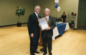 David Shoihet receives plaque for the Dr. Robert Norman Shoihet Memorial Fund.