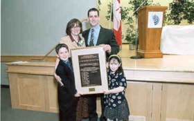 Daniel, Leiba, Robert and Lianna Krantzberg with the 2000 Freiman Family Young Leadership Award at the Jewish Community Council of Ottawa Annual General Meeting.