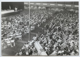 A large crowd gathered at the Canadian Gathering of Jewish Holocaust survivors and their children, April 29, 1985