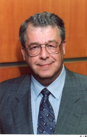 Headshot of an unidentified man at an Ottawa Jewish Community Foundation event.