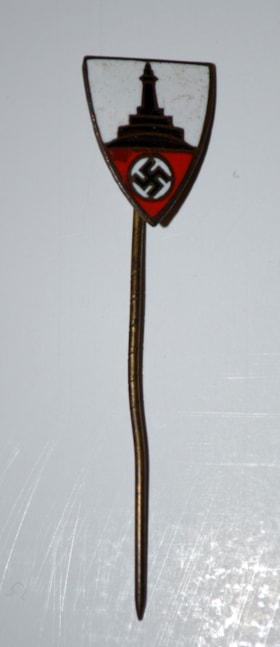 Commemorative badge