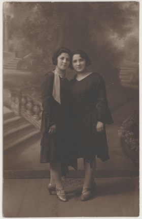 Portrait of 2 young women
