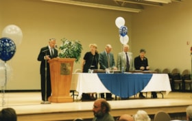Norman Lesh giving a speech at an Ottawa Jewish Community Foundation event.
