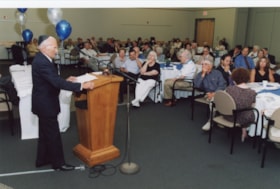 Saul Goldfarb giving a speech at an Ottawa Jewish Community Foundation annual general meeting.
