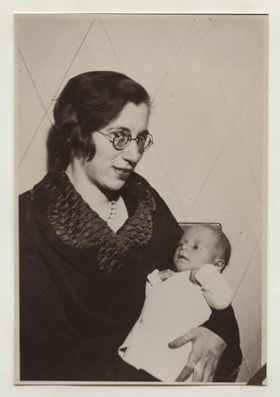Elsbet Heckers holding Ursula Heckler