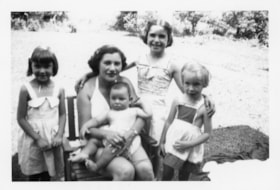Marry Allice with Beverly Allice, Murray Allice, and two unidentified chidlren