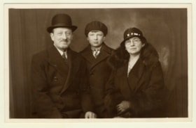 Enoch and Fela Eckstein with their son