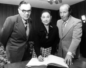 Esther Markish, wife of slain Russian Yiddish Poet, Peretz Markish with acting Mayor of Ottawa.