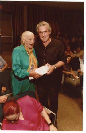 Audrey Freiman receives warm thank you from Pinchas Zuckerman.