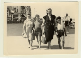 Maurice Shenkier and relatives at Ostende