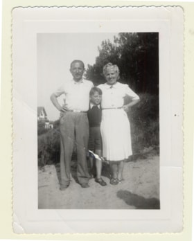 Maurice Shenkier and his parents
