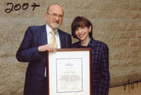 Rabbi Bulka and Leah Bulka holding an interfaith Ottawa plaque
