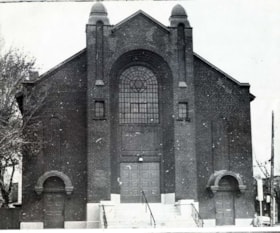 Exterior of Machzikei Hadas Synagogue.
