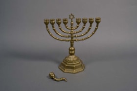 Hanukkah lamp