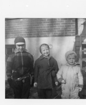 Gordon Allice with two unidentified children