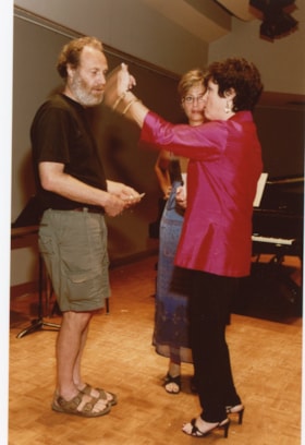 Harvey Glatt with two unidentified women at an Ottawa Jewish Community Foundation event.