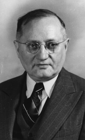 Portrait photo, possibly of A.B. Bennett. The image was labelled CAISERMAN, H.M., but this is not correct