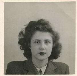 Passport photograph of Ruth Benditsky