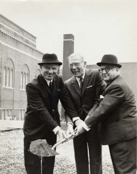 Under-construction ceremony for expansion of Congregation Shaar Hashomayim