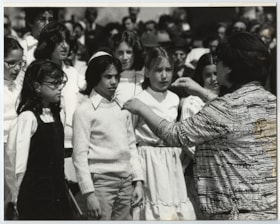 Children singing at Yom Hashoa, May 6 1979