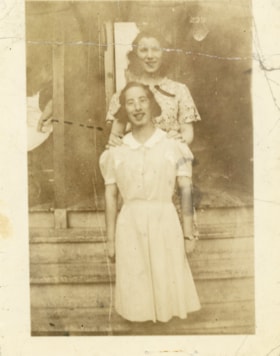 Goldie Reva Bodovsky-Applebaum and Annie Rose, June 1938.
