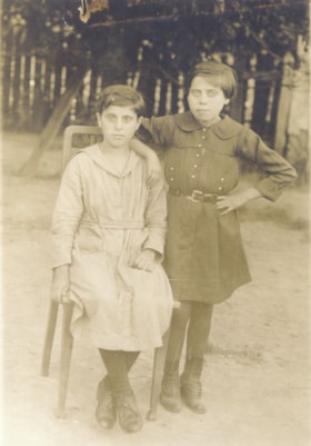 RER, Esther - Ukrainian Jewish orphan case file (the file includes a photo)