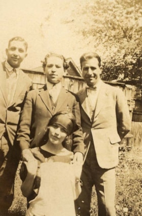 M. Hassin Arnoni with unidentified friends or family.