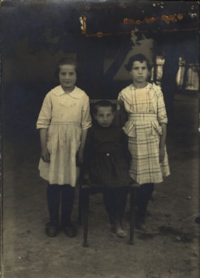 LERNER, Leah (Adele or Hudel) - Ukrainian Jewish orphan case file. The file includes a photo and an added biography written in 2005.