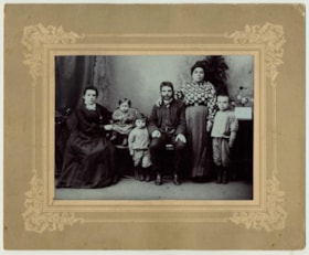 Moishe Rosenblatt and family